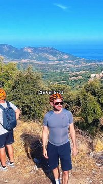 🌊 Un lieu où la mer épouse les montagnes, où chaque rue murmure des secrets centenaires... ✨ Le nom de ce joyau méditerranéen ? Calvi. Tu avais trouvé ?#Calvi #Corse #Voyage #Corsica #Tourisme #mediterranee