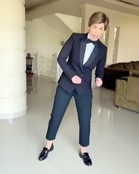 مَيّ سليم وشقيقتاها يستقبلن 2020 بفيديو طريف