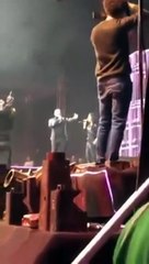 حلا شيحة ترقص مع تامر حسني على المسرح