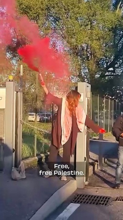 Attiviste Bloccano la Sede di Leonardo Spa a Nerviano: "Palestina Libera" e Richiesta di Embargo delle Armi verso Israele