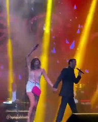 مُعجبة تقتَحِم مسرح كاظم الساهر وردّ فعله مثير