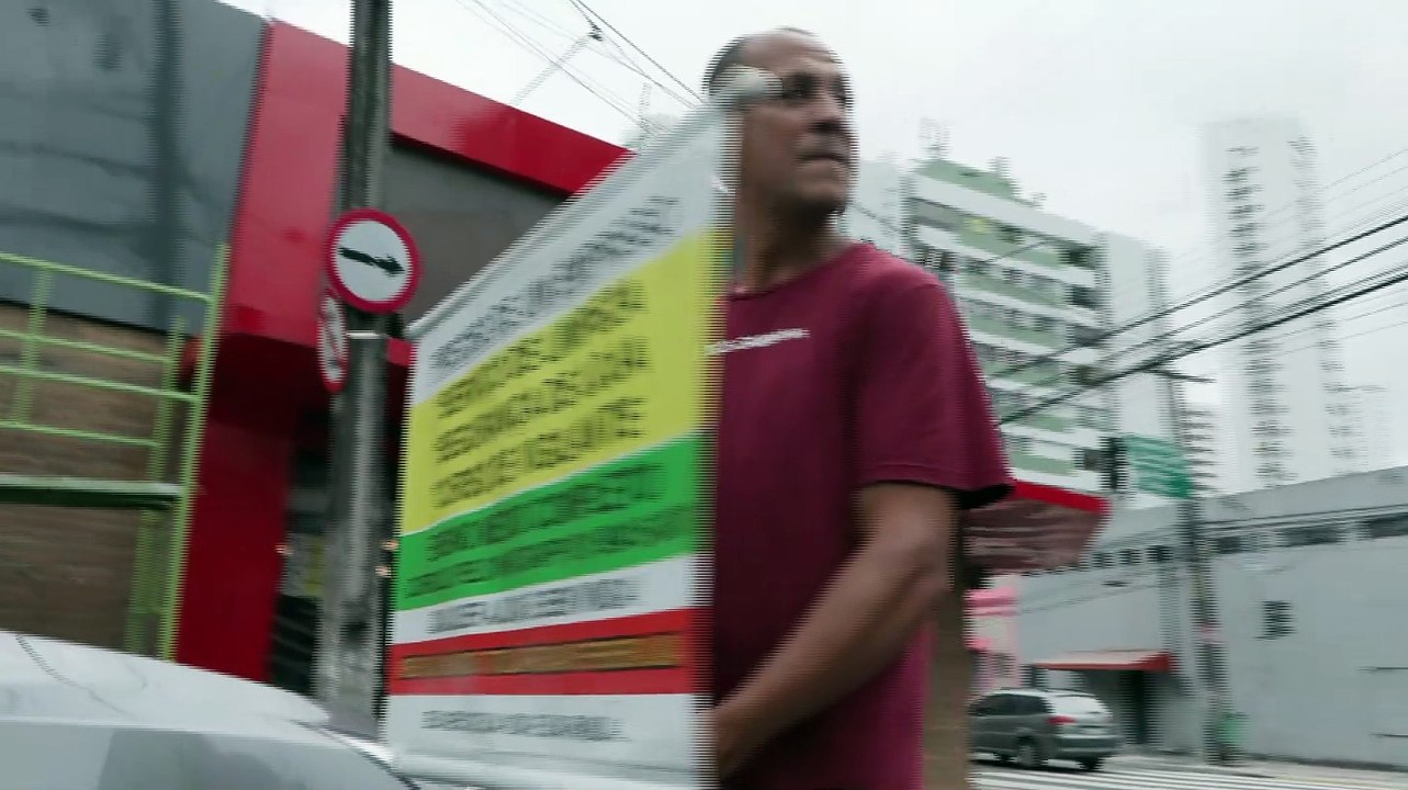 Busca Incansável por Emprego: A Jornada de Rosano Entre Sinais de Trânsito e a Esperança