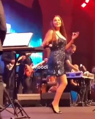 إليسا ترقص في حفل مركز السرطان الخيري