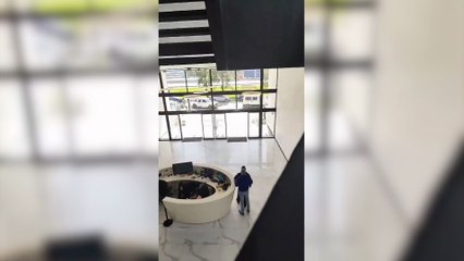 Simularon ser agentes de la PSA y dijeron que iban a hacer un allanamiento, pero eran ladrones y se llevaron un fuerte botín