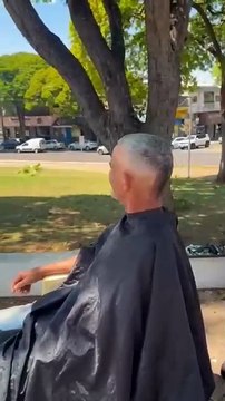 Por amor ao ofício, jovem barbeiro faz cortes gratuitos em locais públicos de Umuarama