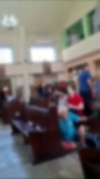 Tiroteio interrompe missa e fiéis se jogam no chão em igreja