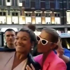 بدلة النيون الزهري أقنعتنا بها سيلين ديون أكثر وأكثر