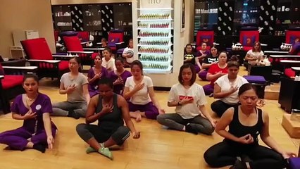 ننصحكِ بتجربة التدليك بالأحجار الكريمة