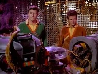 Perdidos en el espacio 2x13-Naufragio del robot-HD