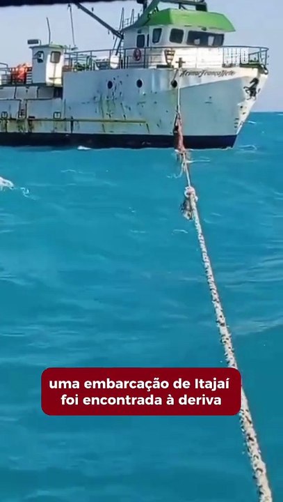 Barco de Itajaí é encontrado à deriva em Fortaleza