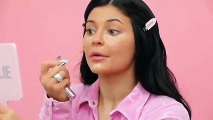 من 30 دقيقة إلى 10 دقائق، هكذا تغيّر روتين مكياج كايلي