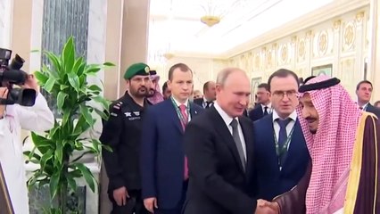 بالفيديو: شاهدي الصقر النادر الذي أهداه “بوتين” للملك سلمان