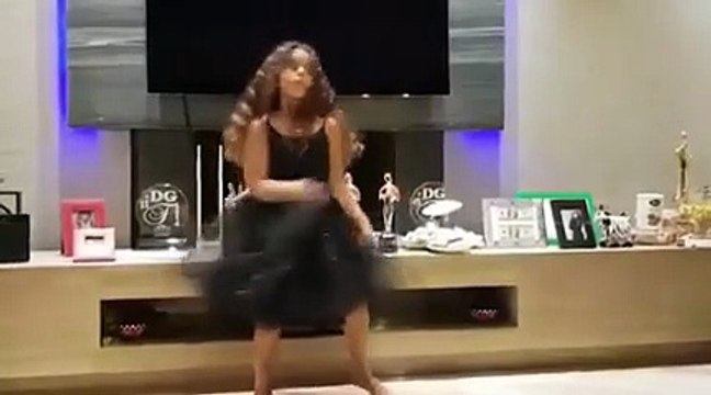 شاهدي ابنة شيرين ترقص باحترافية على أغنية والدتها