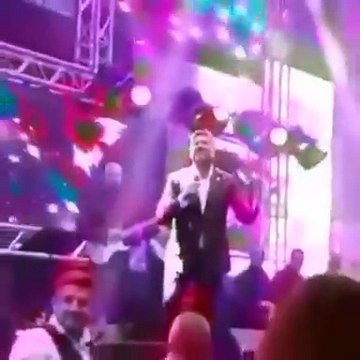 فيديو.. وائل كفوري يُفاجِئ راغب علامة في عيد ميلاده