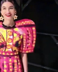 موسكينو تضيف لمسات عصرية إلى المكياج الكلاسيكي