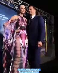 بالفيديو كارا ديليفين تنسّق دبابيس شعرها مع مكياج عينيها