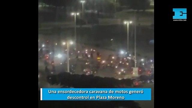 Caravana de motos en Plaza Moreno, ruidos insoportables y bronca de los vecinos