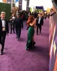 فيديو يُظهر بريق مجوهرات زندايا في حفل الإيمي 2019