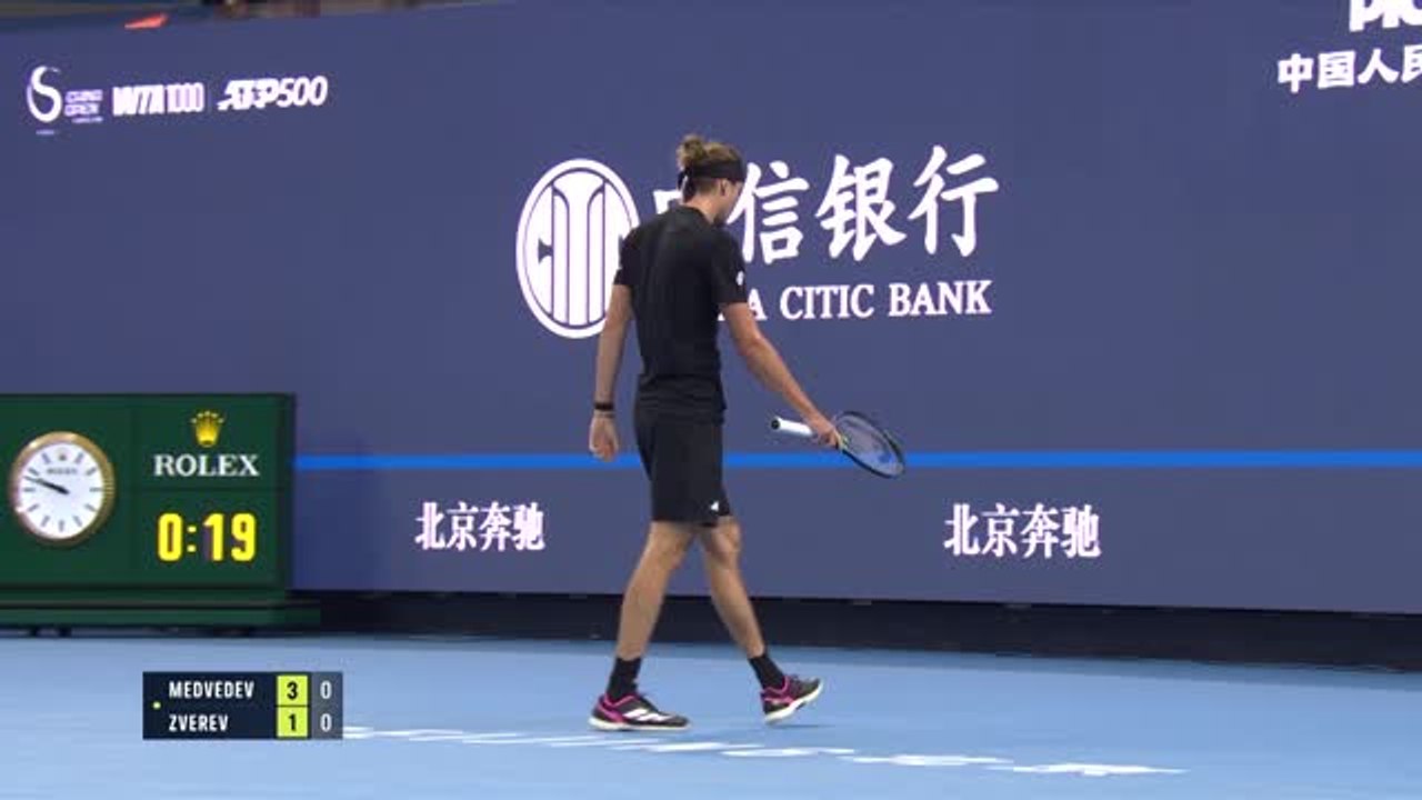 Medvedev dominates Zverev in Beijing
