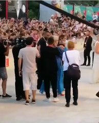 خامس أيام مهرجان البندقية يشهد على أناقة نجمات هوليوود