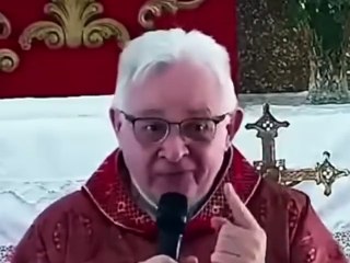 VÍDEO: Padre crítica cães em missa no CE: ‘Cachorro deitado com carrapato no pé do altar’