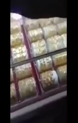 بالفيديو.. عريس سعودي يهدي أمه «شبكة» قبل زفافه