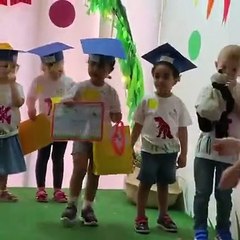 شاهدي ابنة جورج وسوف الوحيدة في حفل انتهاء العام الدراسي