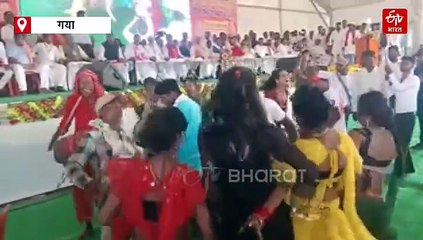 लौंडा नाच में जीतन राम मांझी ने बजाया ढोल, सांस्कृतिक धरोहर झूमर को बचाने की ली प्रतिज्ञा