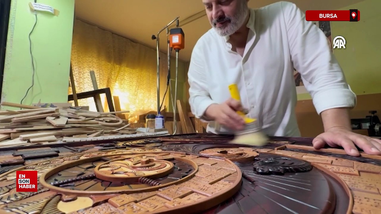 Bursa'da sanat dallarının birleşimiyle ortaya çıkan "neva" ile ahşap eserler üretiyor