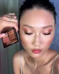 إشراقة جيجي حديد مُتاحة لكِ: جهّزي مستحضراتكِ!