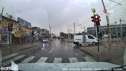 Bursa’da motosikletli yağışlı havada drift attı, yere kapaklandı