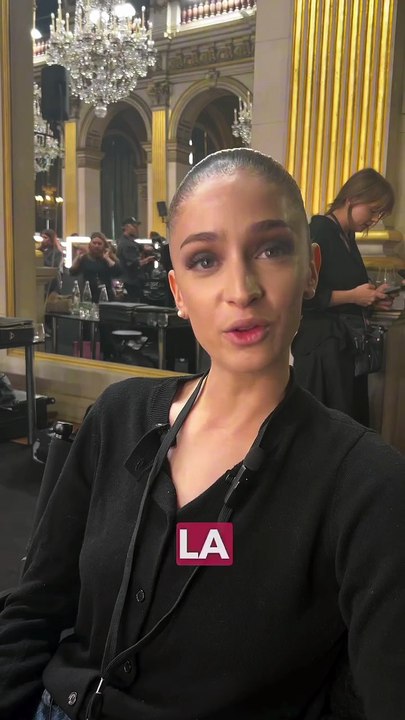 @victoriadauberville, la célèbre danseuse classique, répond à nos questions en backstage du défilé @lorealparis pendant que @margauxjlzt la sublime. 💄 📹 Floriane Reynaud Sarah Polak #interview #voicistyle #lorealparis #fashionweek #itw #makeup