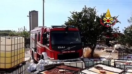 Mondragone (CE) - Incendio in deposito con materiale chimico (29.09.25)