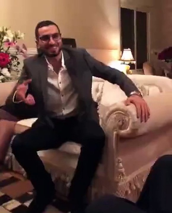 شاهدي.. خطوبة محمد الشرنوبي ومديرة أعماله سارة...