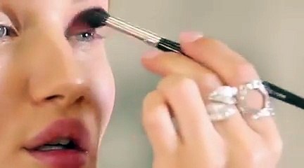 خطوة واحدة تمنح روزي هنتنغتون وايتلي شفتين جذّابتين