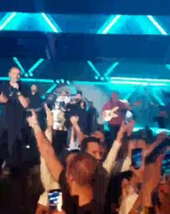 فيديو كشف ما فعلته دينا الشربيني أثناء غناء عمرو دياب