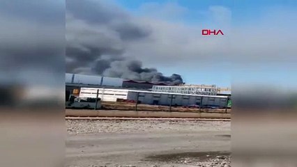 Yoğun dumanlar bölgeyi kapladı! İzmir'de korkutan fabrika yangını