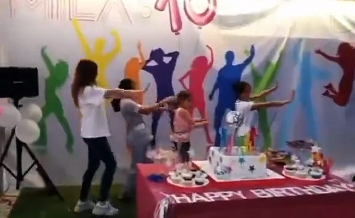 فيديو..نانسي عجرم ترقص بكل عفوية في عيد ميلاد ابنتها