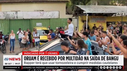 Oruam é recebido por multidão ao deixar prisão em Bangu