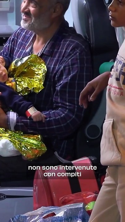Arrivati a Ciampino i bambini dalla Striscia di Gaza: accolti dal ministro Tajani e trasferiti per cure sanitarie