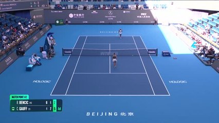 Pékin - Mal embarquée face à Bencic, Gauff s'en sort en trois sets