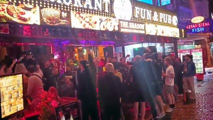 Liverpool taraftarları, İstanbul'da vur patlasın çal oynasın