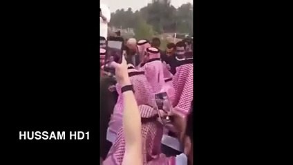بالفيديو: ولي العهد السعودي يتفاعل مع الشباب في ساحة سباق "الفورمولا - الدرعية"