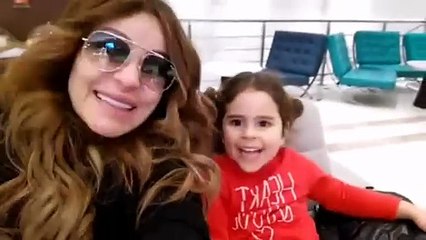 كارول سماحة وطفلتها والضحك يجمعهما