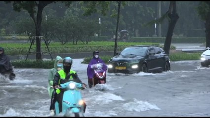 Hanoi inondata, il Vietnam devastato dal tifone Bualoi