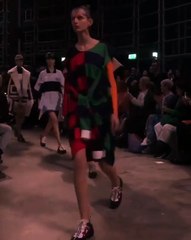 ريكاردو تيسكي يرافق امرأة بربري وشباب لندن العصريين على منصّة واحدة