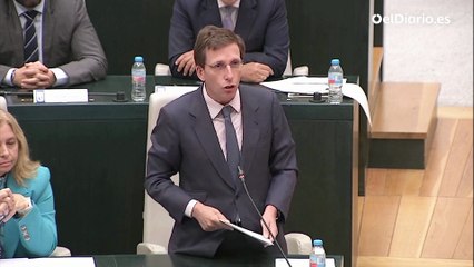 Almeida habla de la flotilla como "la excursión de Colau" y pide a Sánchez que "en vez de mandar al Ejército" allí lo use para "proteger a las mujeres españolas"