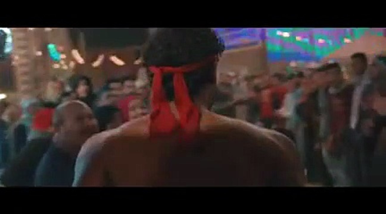 محمد إمام بطل خارق يأكل الزجاج