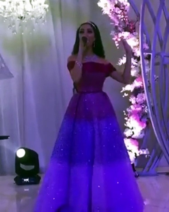 بالفيديو: شاهدي دنيا بطمة بإطلالة باربي في عرس...