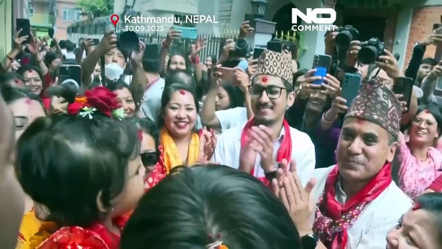 Una niña de 2 años es elegida como la nueva diosa viviente de Nepal